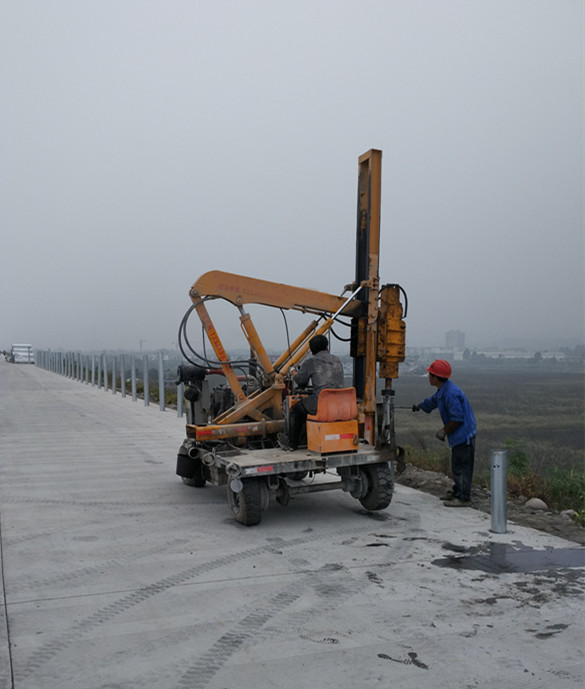 护栏打桩机厂家 为公路安全与旅游公路建设提供坚实设备保障